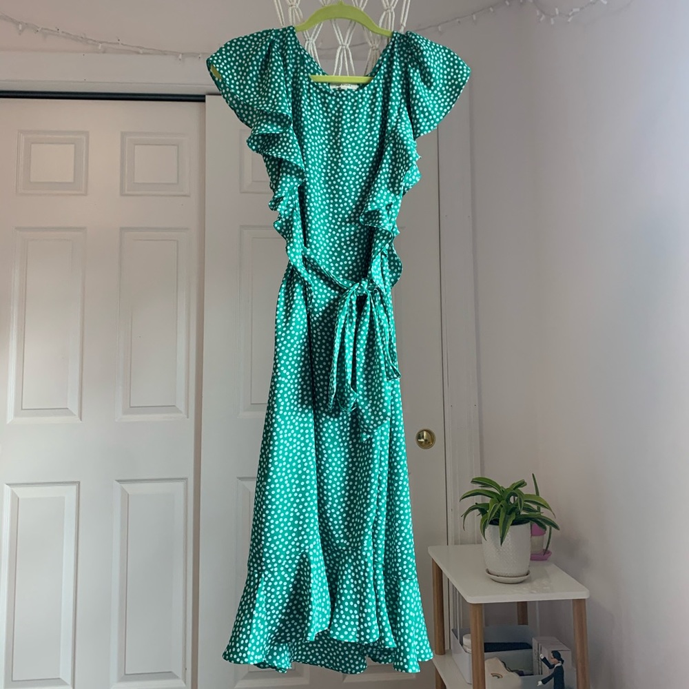 Super cute polkadot dress!